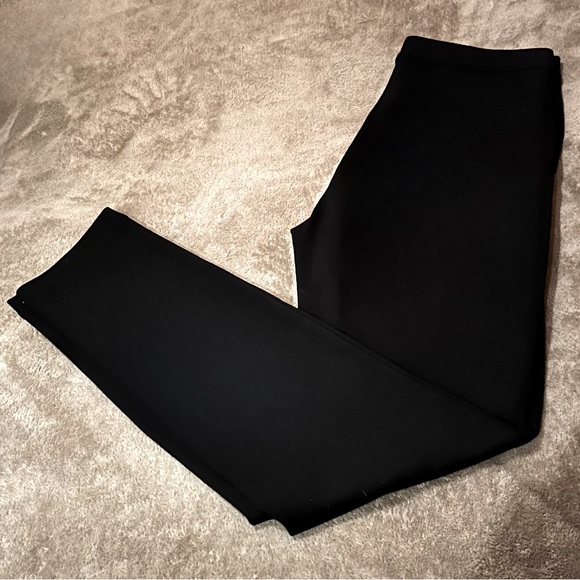 Like New - Dalia Size 4 Black pull-on, skinny, stretch pants, w/ elastic waist - Picture 3 of 5